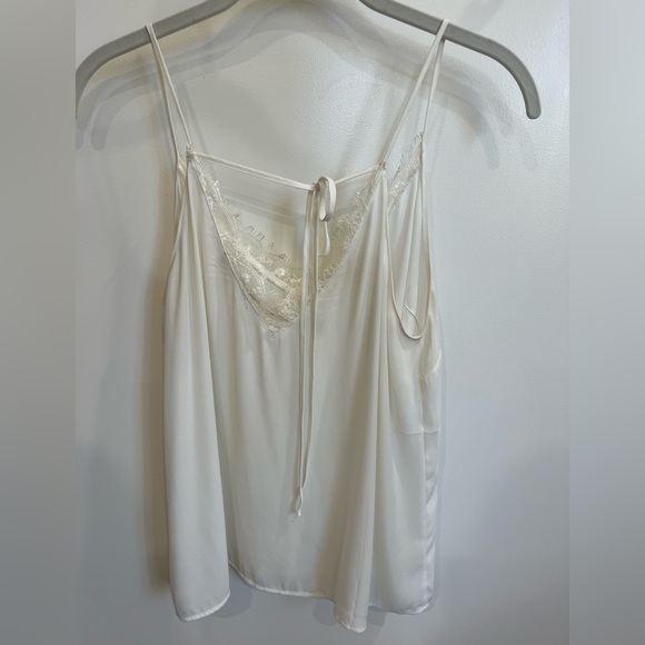 Cream color Lush camisole with lace neckline - Picture 2 of 3